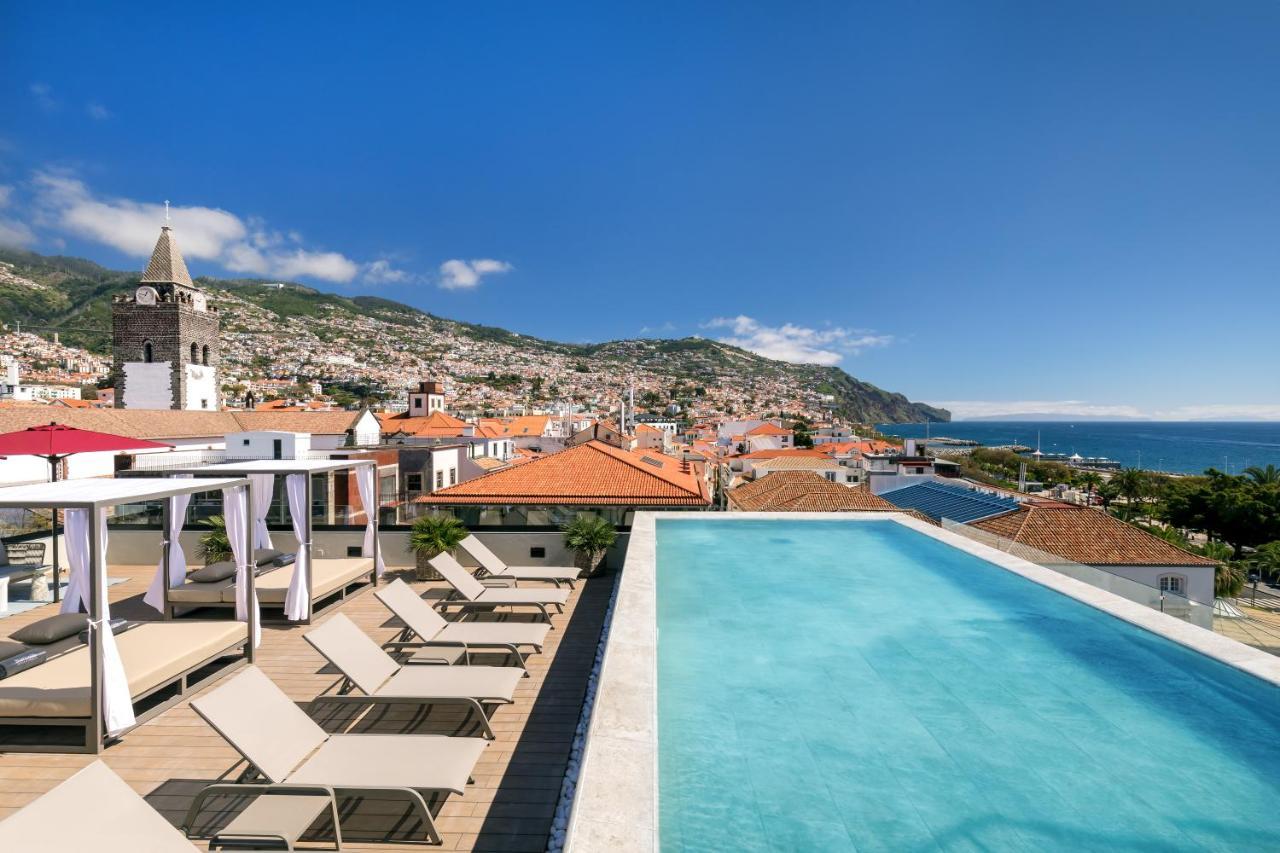 Готель Barcelo Funchal Oldtown Екстер'єр фото The rooftop pool at the Hotel Porto Santo