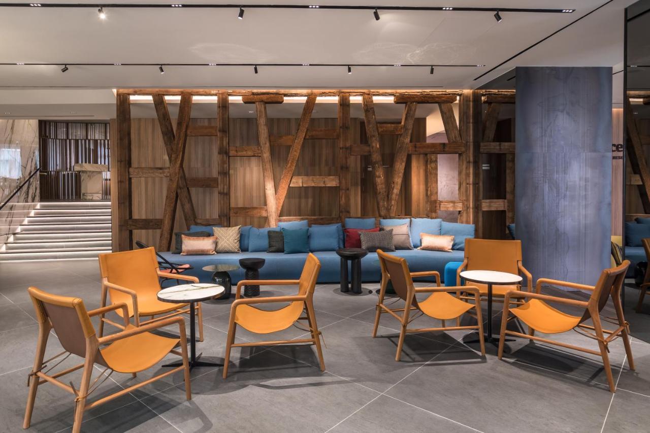 Готель Barcelo Funchal Oldtown Екстер'єр фото The lounge at the airport