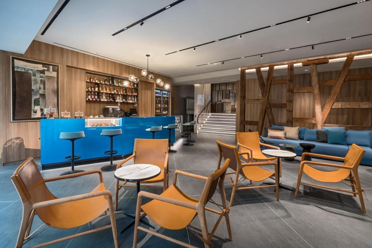 Готель Barcelo Funchal Oldtown Екстер'єр фото The lounge at the airport