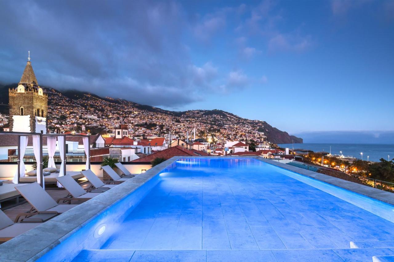 Готель Barcelo Funchal Oldtown Екстер'єр фото The pool at the Belmond Madeira, overlooking Funchal
