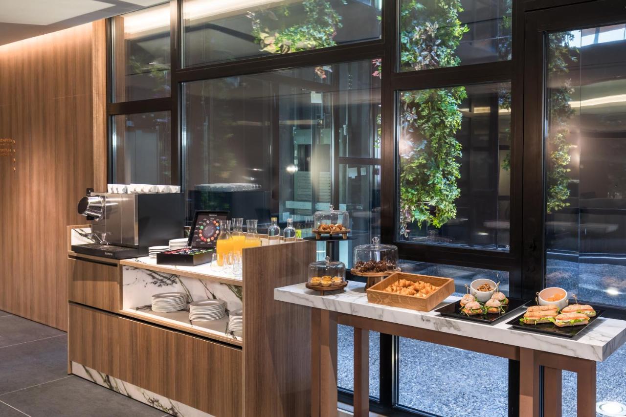 Готель Barcelo Funchal Oldtown Екстер'єр фото The lounge at the airport