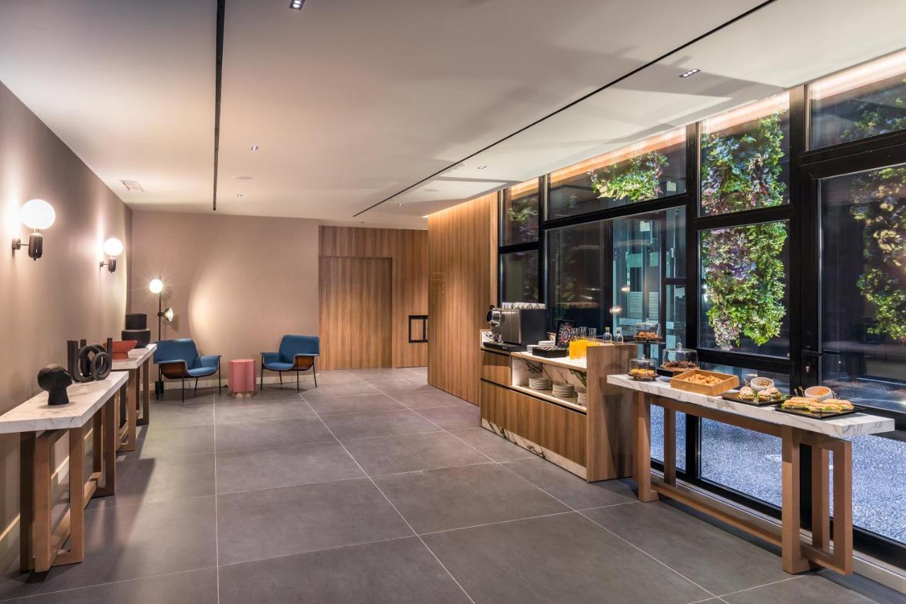 Готель Barcelo Funchal Oldtown Екстер'єр фото The lounge at London Heathrow Airport